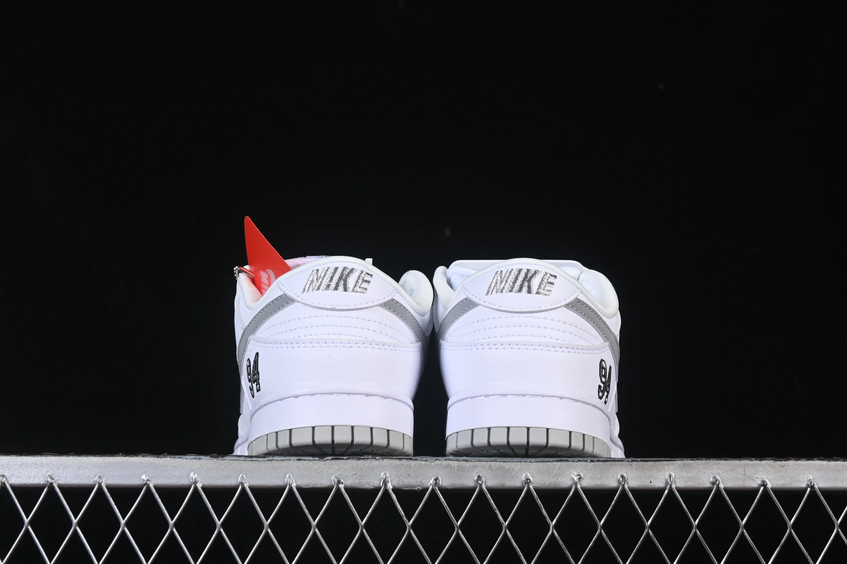 All Categories Nk SB Dunk Series Nk SB Dunk Low Low-top sneakers Supreme x Nike Dunk SB Dunk Low joint white low-top casual skateboard shoes HQ8487-100